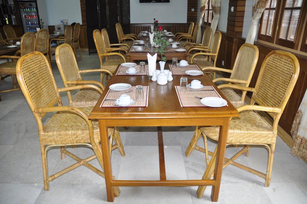 Cassiopeia Hotel Nyaung Shwe Exterior photo