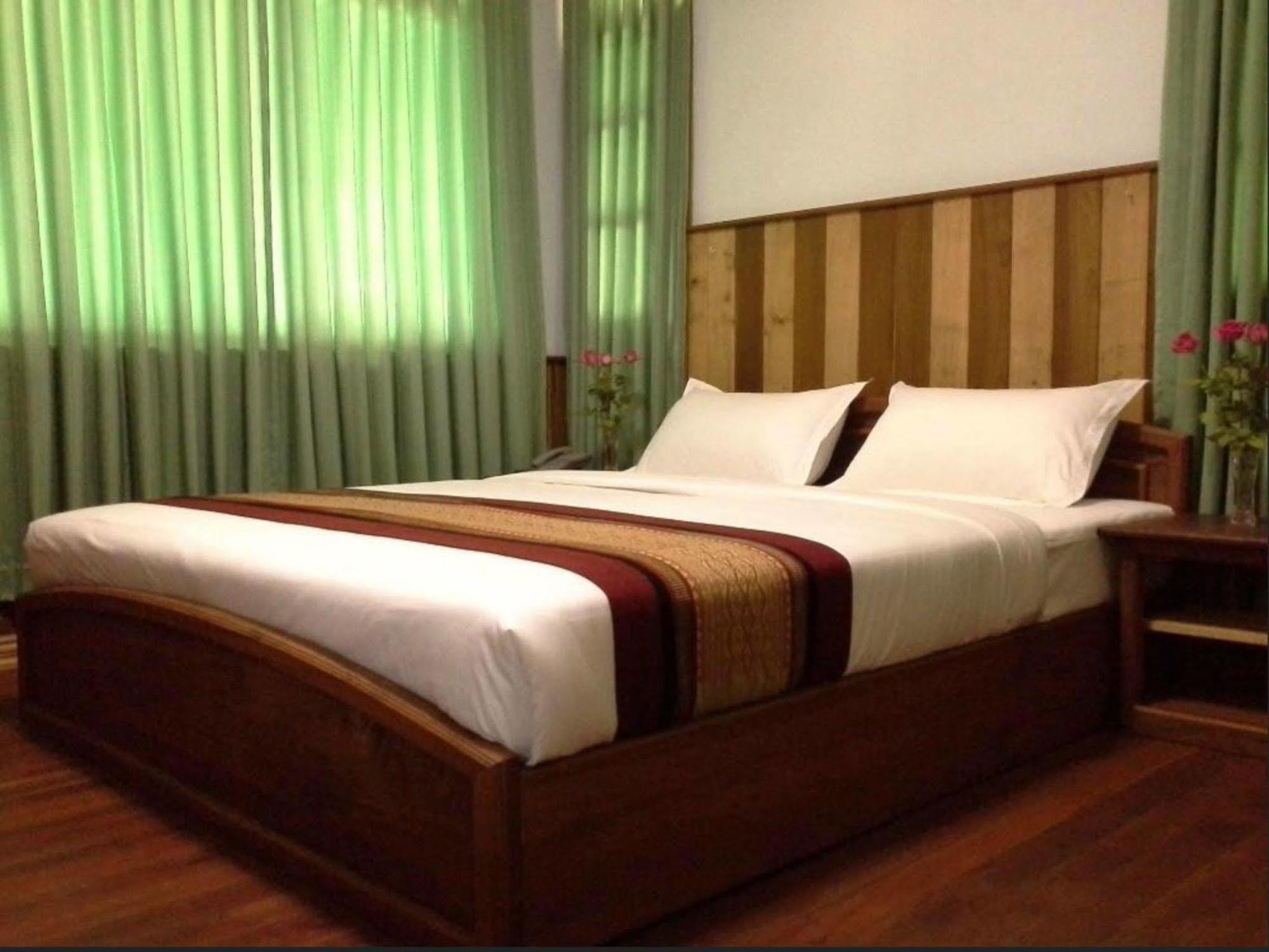 Cassiopeia Hotel Nyaung Shwe Exterior photo