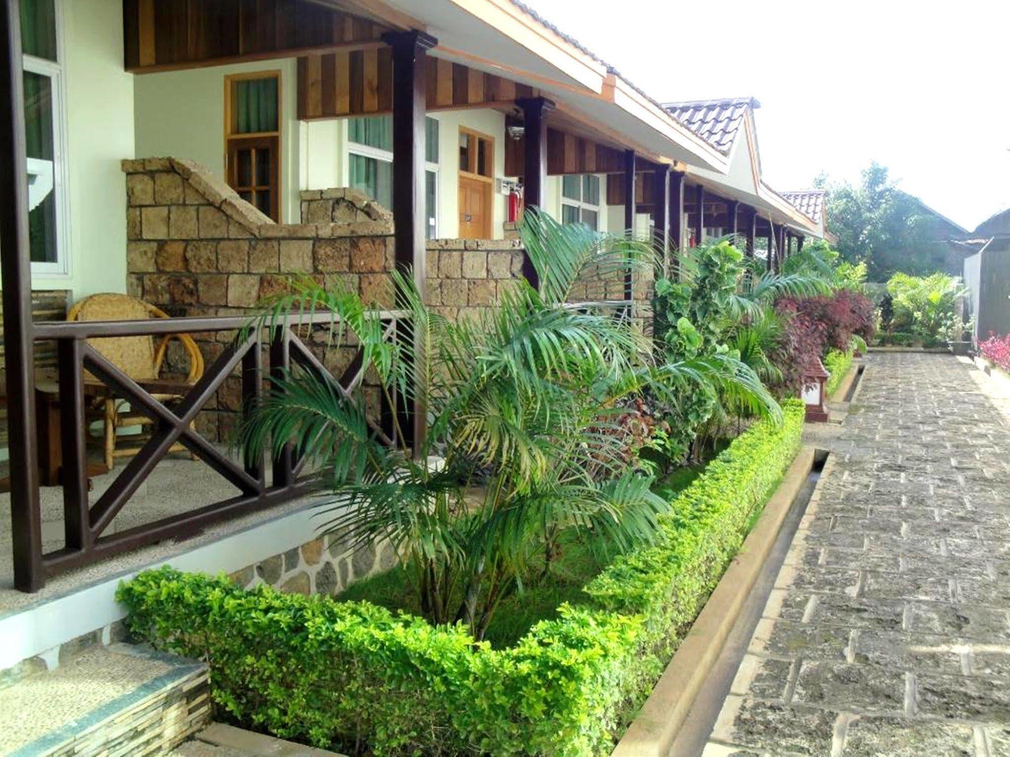Cassiopeia Hotel Nyaung Shwe Exterior photo